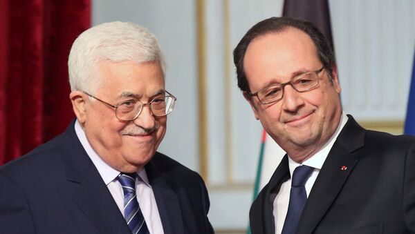 El presidente francés, François Hollande, y el presidente palestino, Mahmud Abbas - Sputnik Mundo