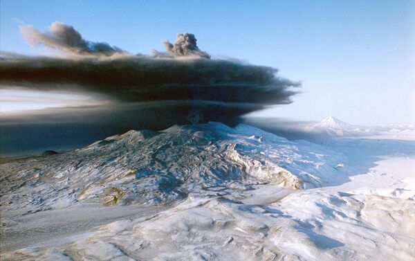 Volcán Kliuchevskói en la región rusa de Kamchatka, 1966 - Sputnik Mundo