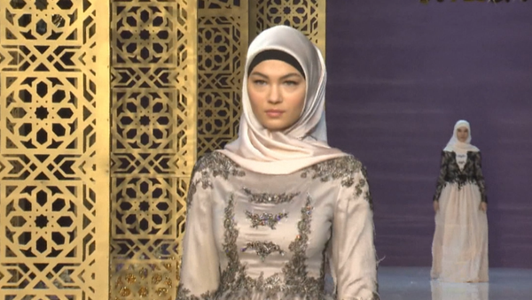 Alta costura chechena: la hija de Ramzán Kadírov, en el mundo de la moda - Sputnik Mundo