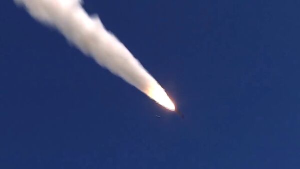 Lanzamiento de un misil de crucero (imagen referencial) - Sputnik Mundo