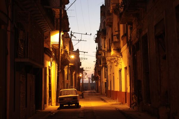 Вечерняя улица в районе Старая Гавана - Sputnik Mundo