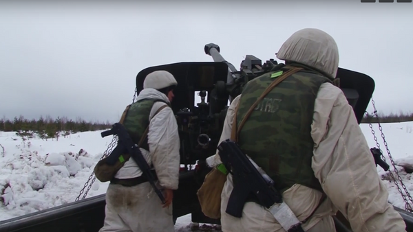 Los artilleros rusos crean 'corredores de fuego' con obuses y lanzacohetes múltiple - Sputnik Mundo