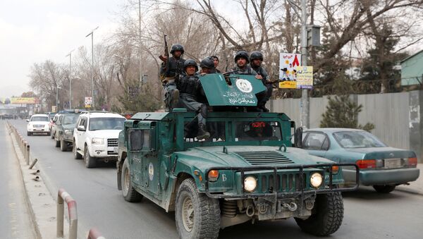La policía afgana llega al lugar del ataque - Sputnik Mundo