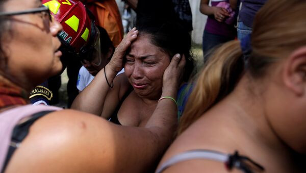 Familiares de las víctimas del incendio en la casa hogar en Guatemala - Sputnik Mundo