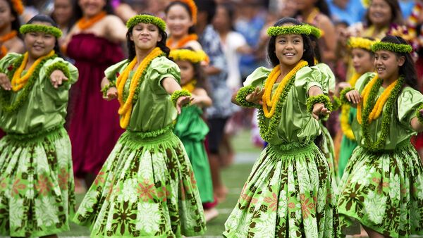 Mujeres bailan en Hawái - Sputnik Mundo