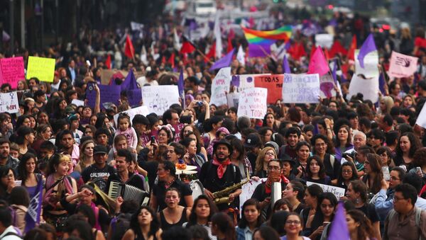 Manifestación de mujeres en México - Sputnik Mundo