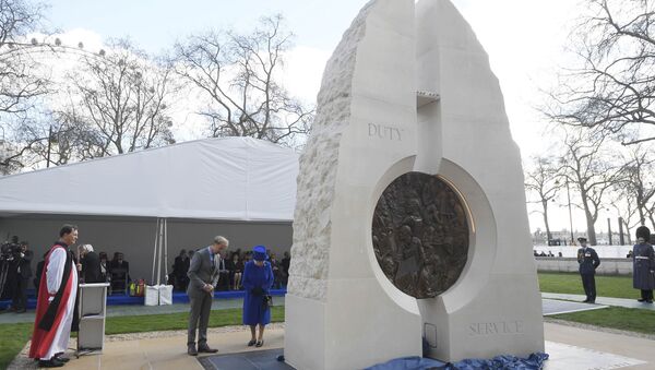 La inauguración por la reina Isabel de un monumento en honor de los caídos británicos en las últimas guerras - Sputnik Mundo