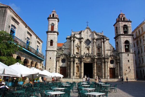 La catedral de La Habana temprano en la mañana. - Sputnik Mundo