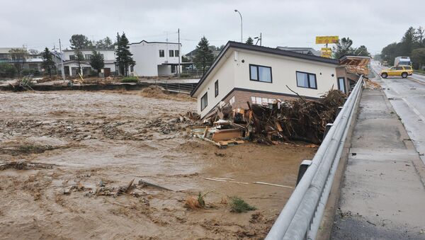 Una casa barrida por un río en la ciudad de Shimizu en la prefectura de Hokkaido, después de que el tifón Lionrock atacara durante la noche - Sputnik Mundo