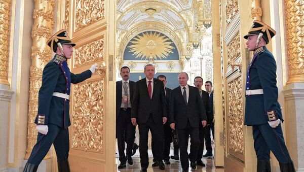 Recep Tayyip Erdogan, el presidente turco, y Vladímir Putin, el presidente ruso, durante el encuentro presidencial en Moscú, el 10 de marzo 2017 - Sputnik Mundo
