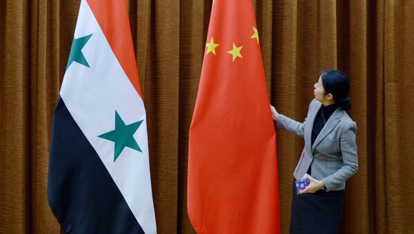 Las banderas de Siria y China - Sputnik Mundo