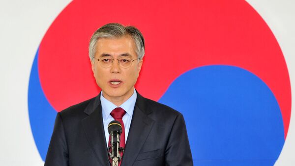 This file photo taken on December 18, 2012 shows South Korea's presidential candidate Moon Jae-In of the opposition Democratic United Party speaking during a press conference at the party head office in Seoul. - Sputnik Mundo