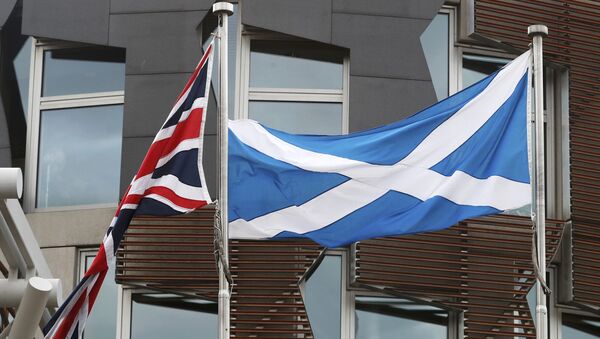 Banderas de Reino Unido y Escocia - Sputnik Mundo