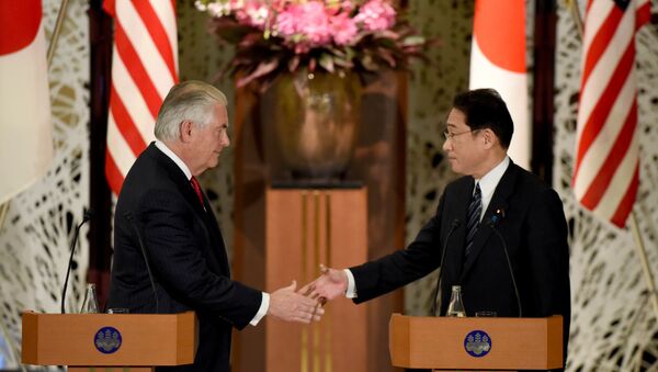 Secretario de Estado de EEUU, Rex Tillerson, y ministro de Exteriores de Japón, Fumio Kishida - Sputnik Mundo