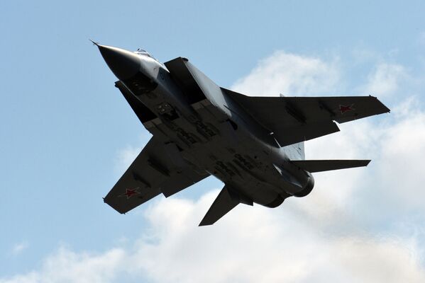 El MiG-31 interceptor hipersónico con un amplio radio de alcance. - Sputnik Mundo