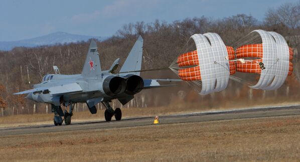 El MiG-31 interceptor hipersónico con un amplio radio de alcance. - Sputnik Mundo