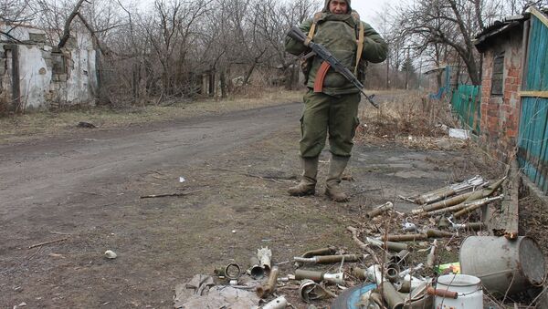Un miliciano en Donbás - Sputnik Mundo