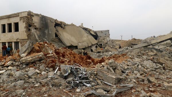Lugar del bombardeo en Alepo - Sputnik Mundo