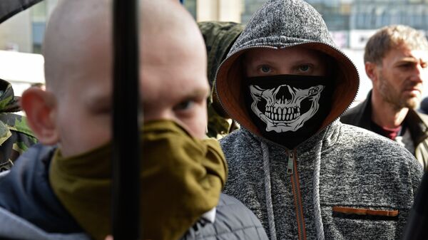 Radicales ucranianos en Kiev - Sputnik Mundo