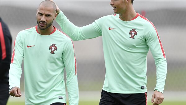 Ricardo Quaresma y Cristiano Ronaldo durante un entrenamiento de la selección portuguesa (archivo) - Sputnik Mundo