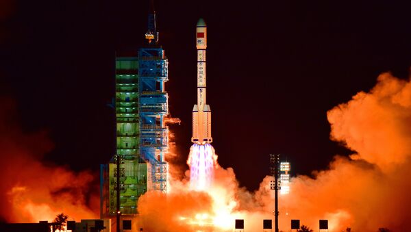 Lanzamiento de un cohete chino  (imagen referencial) - Sputnik Mundo