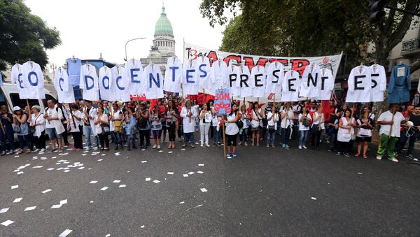 Protesta de maestros argentinos en Buenos Aires - Sputnik Mundo