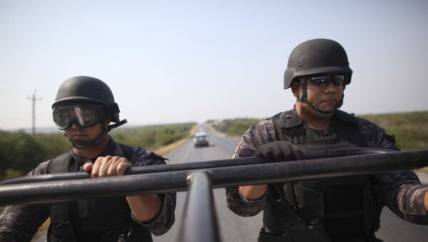 Policías mexicanos cerca de la Ciudad Victoria, México (archivo) - Sputnik Mundo