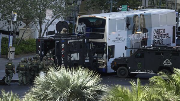 Policía de Las Vegas rodea autobús con atacante - Sputnik Mundo