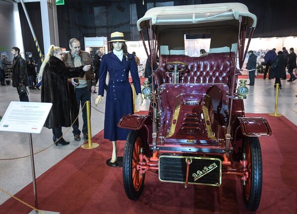 Exponen en Moscú los autos favoritos del último zar de Rusia - Sputnik Mundo