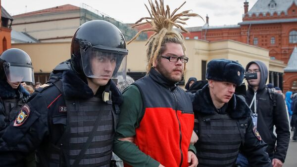 Detenciones durante marchas opositoras en Rusia - Sputnik Mundo