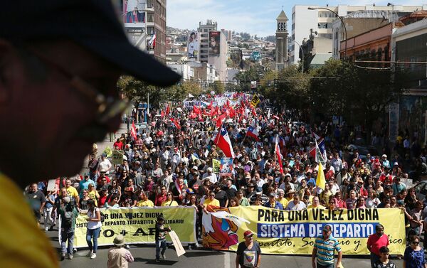 Manifestaciones de protesta contra el sistema de pensiones privado en Valparaíso, Chile - Sputnik Mundo