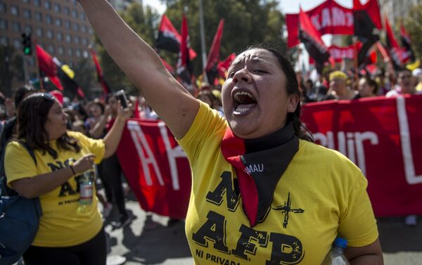 Manifestaciones de protesta contra el sistema de pensiones privado en Santiago, Chile - Sputnik Mundo