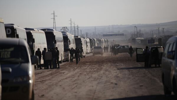 Autobuses con insurgentes en la ciudad siria de Homs - Sputnik Mundo