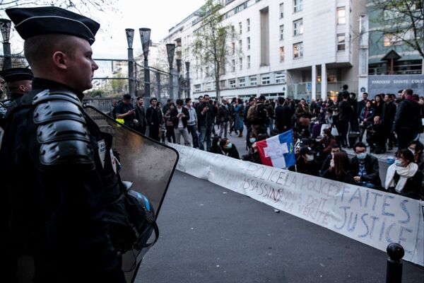 Las manifestaciones contra la arbitrariedad policial en París - Sputnik Mundo