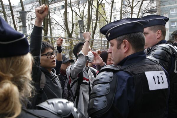 Las manifestaciones contra la arbitrariedad policial en París - Sputnik Mundo
