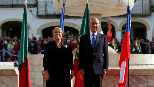 Chile's President Michelle Bachelet is welcomed by her Portuguese counterpart Marcelo Rebelo de Sousa at Giraldo Square in Evora - Sputnik Mundo