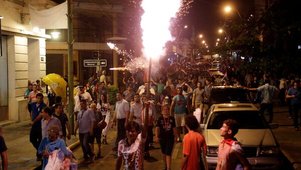 Protesta contra un proyecto de reforma constitucional en Paraguay - Sputnik Mundo
