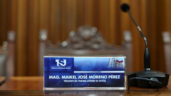 La placa del presidente de TSJ Maikel Moreno - Sputnik Mundo