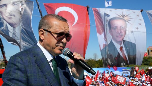 Recep Tayyip Erdogan, presidente turco, en una manifestación en Ankara - Sputnik Mundo
