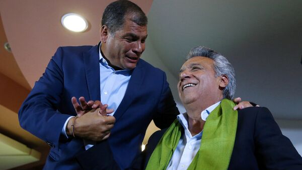 Expresidente de Ecuador, Rafael Correa con el actual presidente Lenin Moreno - Sputnik Mundo