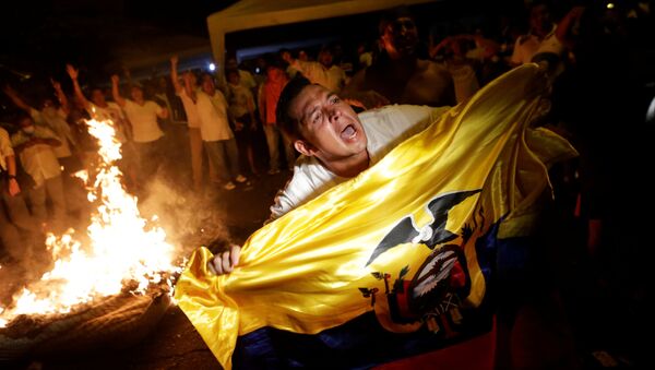 La manifestación de protesta de los partidarios del candidato presidencial Guillermo Lasso tras las elecciones en Ecuador - Sputnik Mundo