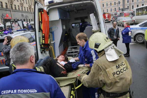 Explosión sacude el metro de San Petersburgo (fuertes imágenes) - Sputnik Mundo