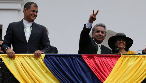 Expresidente de Ecuador, Rafael Correa con el actual presidente Lenin Moreno - Sputnik Mundo