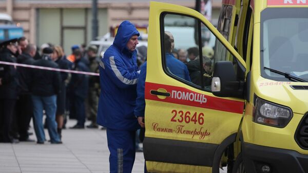 Una ambulancia cerca del lugar de la explosión en San Petersburgo - Sputnik Mundo