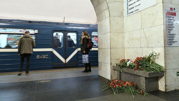 Estación del metro Tejnologuícheski Institut en San Petersburgo al día siguiente de la explosión - Sputnik Mundo