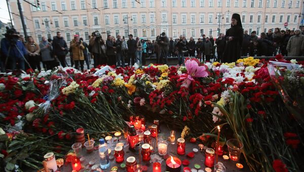 Homenaje a las víctimas del atentado en el metro de San Petersburgo - Sputnik Mundo
