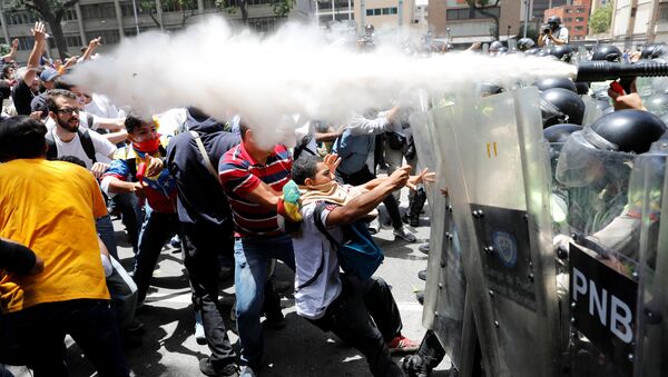 Manifestantes en Caracas, Venezuela - Sputnik Mundo