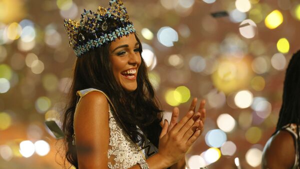 Kaiane Aldorino Lopez al ser coronada Miss Mundo en 2009 - Sputnik Mundo