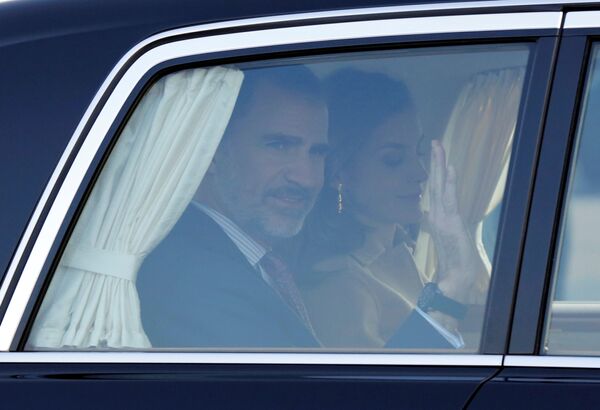 El rey Felipe y la reina Letizia arriban a Tokio. - Sputnik Mundo