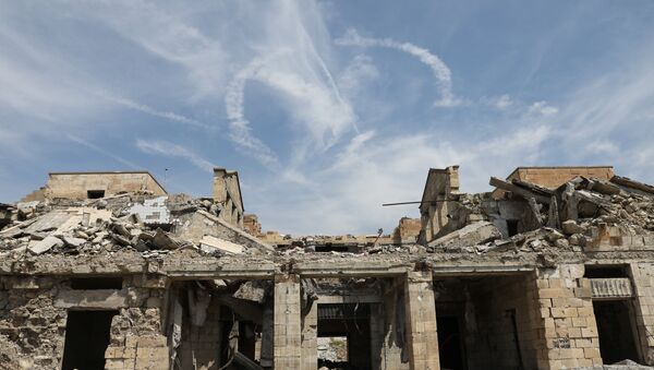 Debris lies at the railway station in Mosul, Iraq, April 5, 2017 - Sputnik Mundo